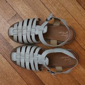 Crown Vintage gray/beige sandals!